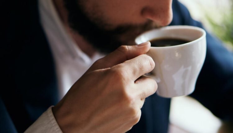 Καφές για τη Δυσκοιλιότητα; Η «Δόση» που τον Μετατρέπει από Φάρμακο σε Πρόβλημα