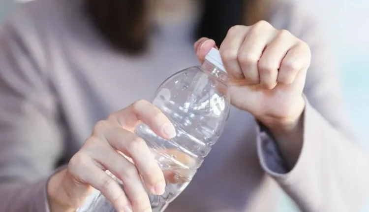 Scientists Warn: Bottled Water May Pose Serious Long-Term Health Risks