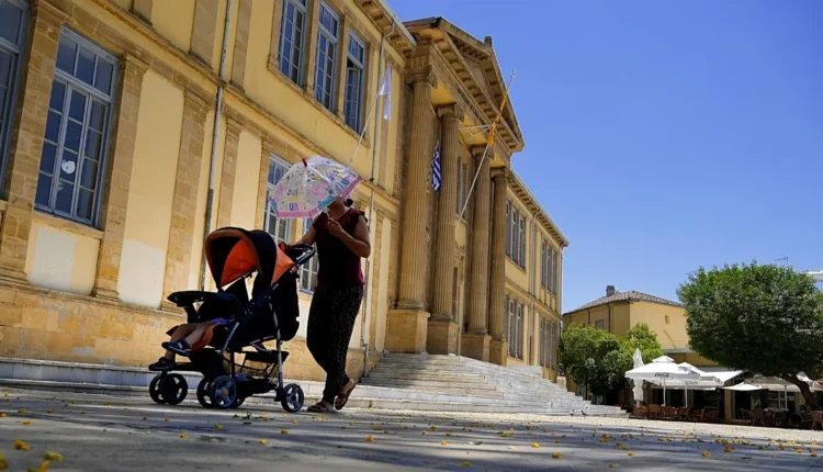 Πώς να προστατέψετε τα μωρά από τον καύσωνα - 5 κανόνες ασφαλείας