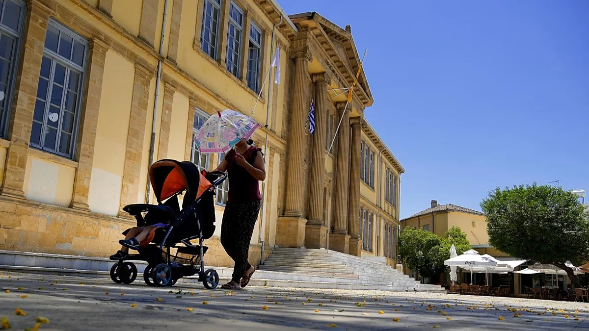 Πώς να προστατέψετε τα μωρά από τον καύσωνα - 5 κανόνες ασφαλείας