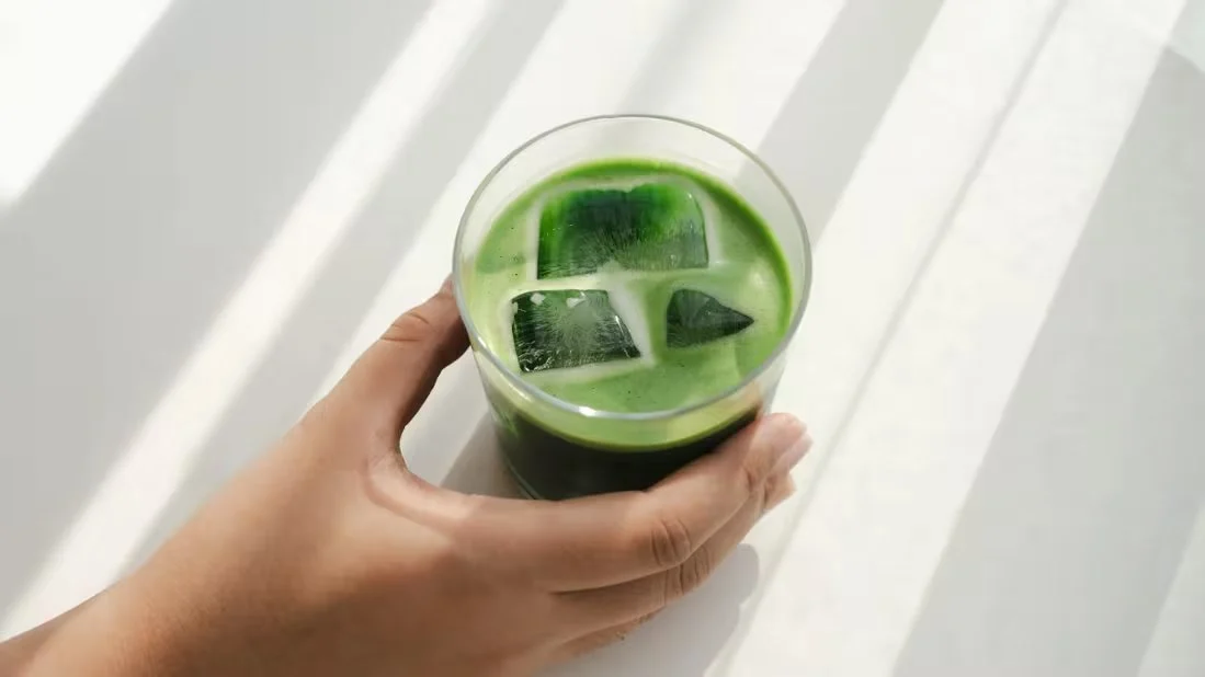 Matcha: Τα εκπληκτικά οφέλη του πράσινου τσαγιού στην υγεία