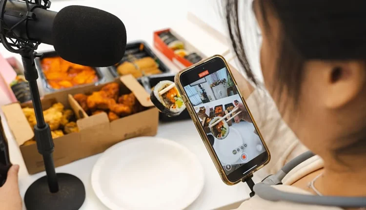 TikTok και διατροφή: Πώς επηρεάζει τις συνήθειες των εφήβων