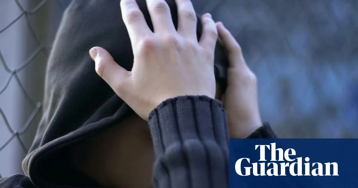Γιατί οι νέοι σήμερα νιώθουν πιο μόνοι από ποτέ